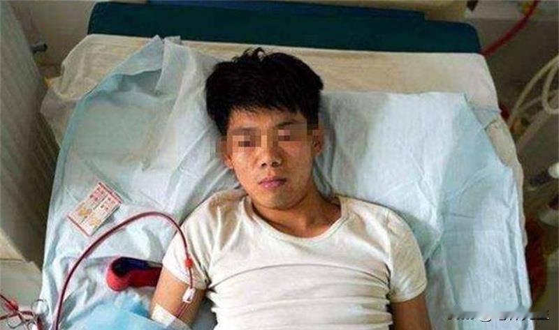 2011年4月，17岁的湖南少年王阳以2万块卖掉了自己的一颗肾，用这笔钱买下了最