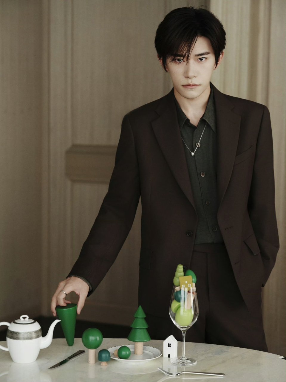 易烊千玺一抹新绿色易烊千玺叠加新绿冬至后的第一抹亮色 易烊千玺一抹新绿色