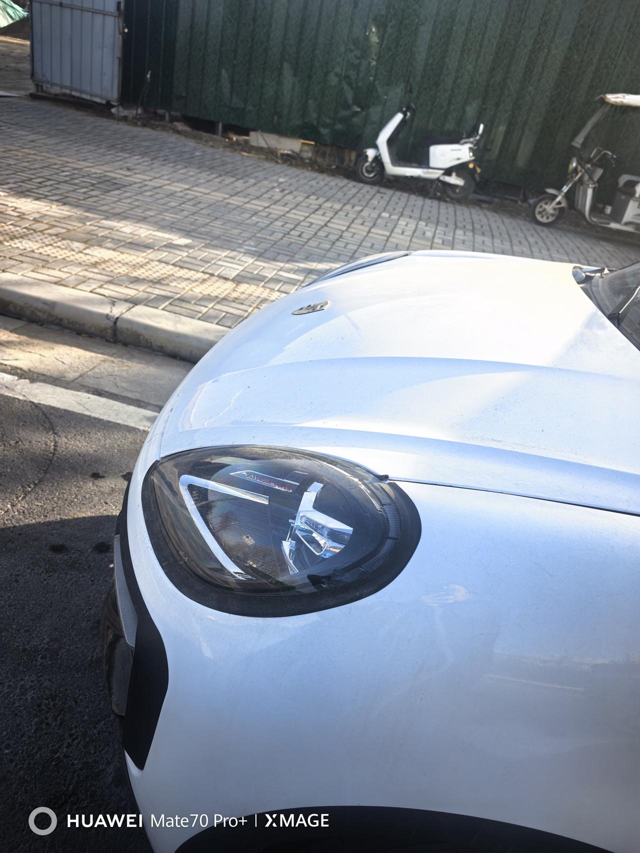 各位大神，能猜出来这是哪一款车吗？