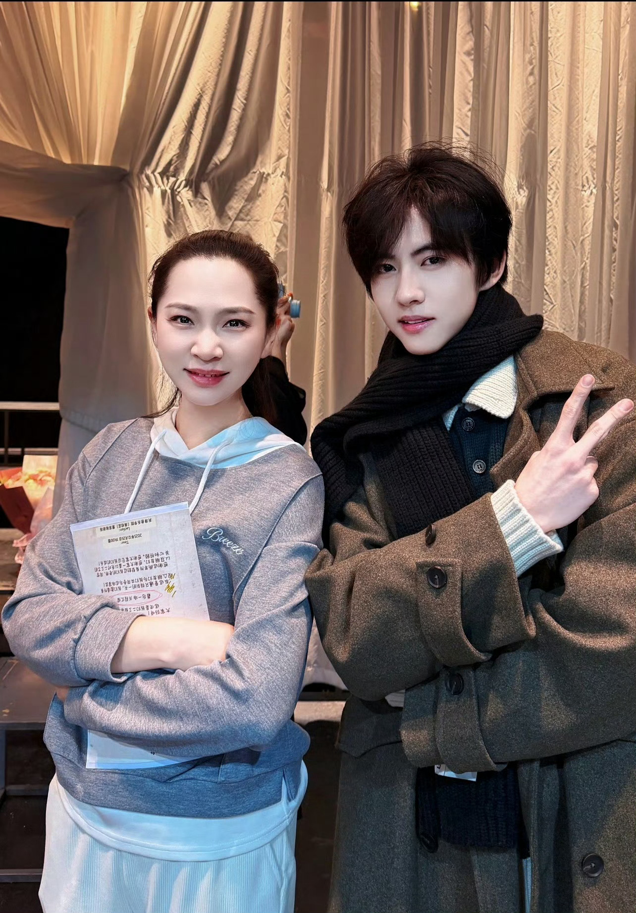 刘轩丞回母校天津音乐学院和老师同学新合照📸 