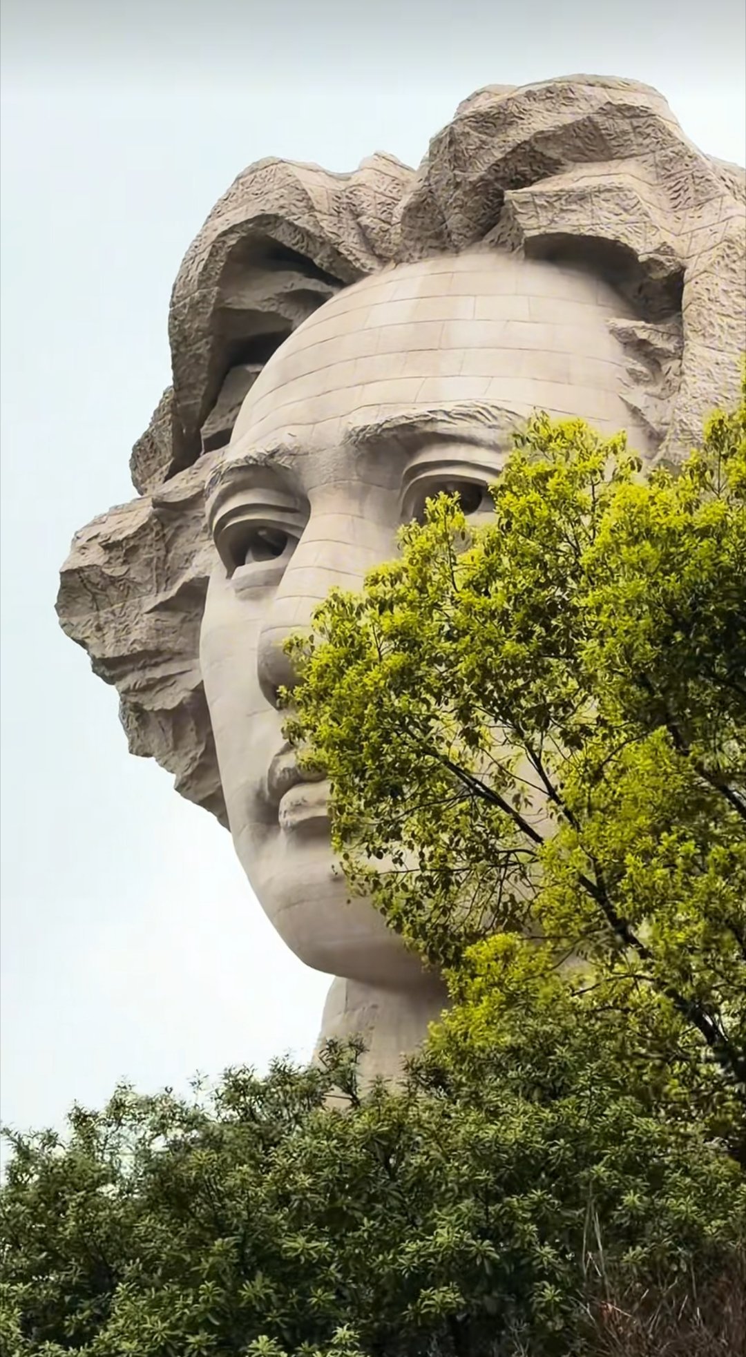 他说人民万岁，一生践行为人民服务 