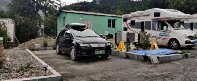 跑了8万公里才懂：电车比燃油车省了4万块，但有一个致命短板