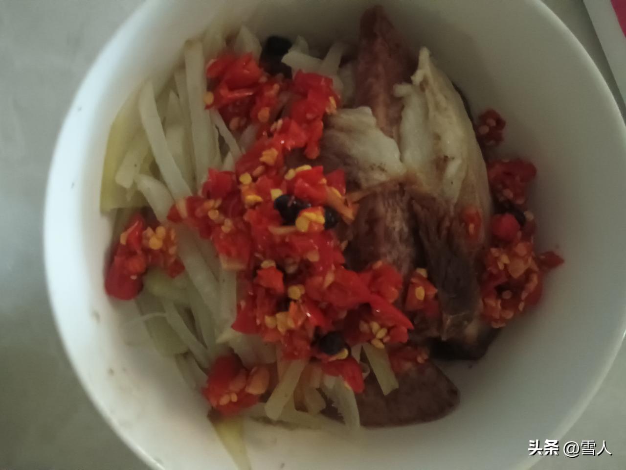 在湖南 江西 四川孩子多大吃辣才好？笔者个人认为6岁以后再少量尝微辣，10岁前尽