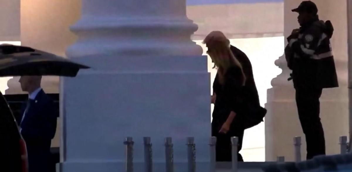 4月25日晚上，华盛顿希尔顿酒店的宴会厅里，原本是2000多名名流政要推杯换盏的