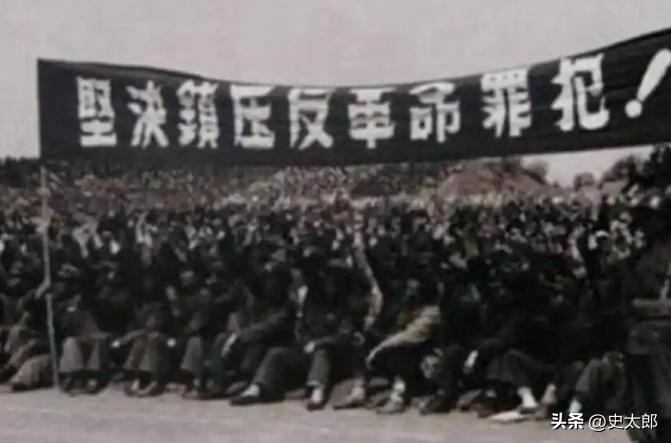 1936 年深秋，两万一千八百名西路军将士西渡黄河，肩负打通国际援助通道、开辟西