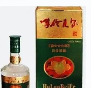 六七十年代的农村，酒的选择不算多，但都各有特色。家里人常喝地瓜干酿的老白干，这纯