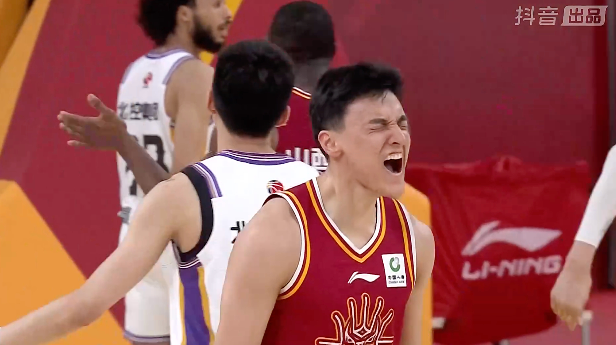 于米提的底角三分奠定胜局，他就应该这么自信的打球。山西男篮vs北控男篮