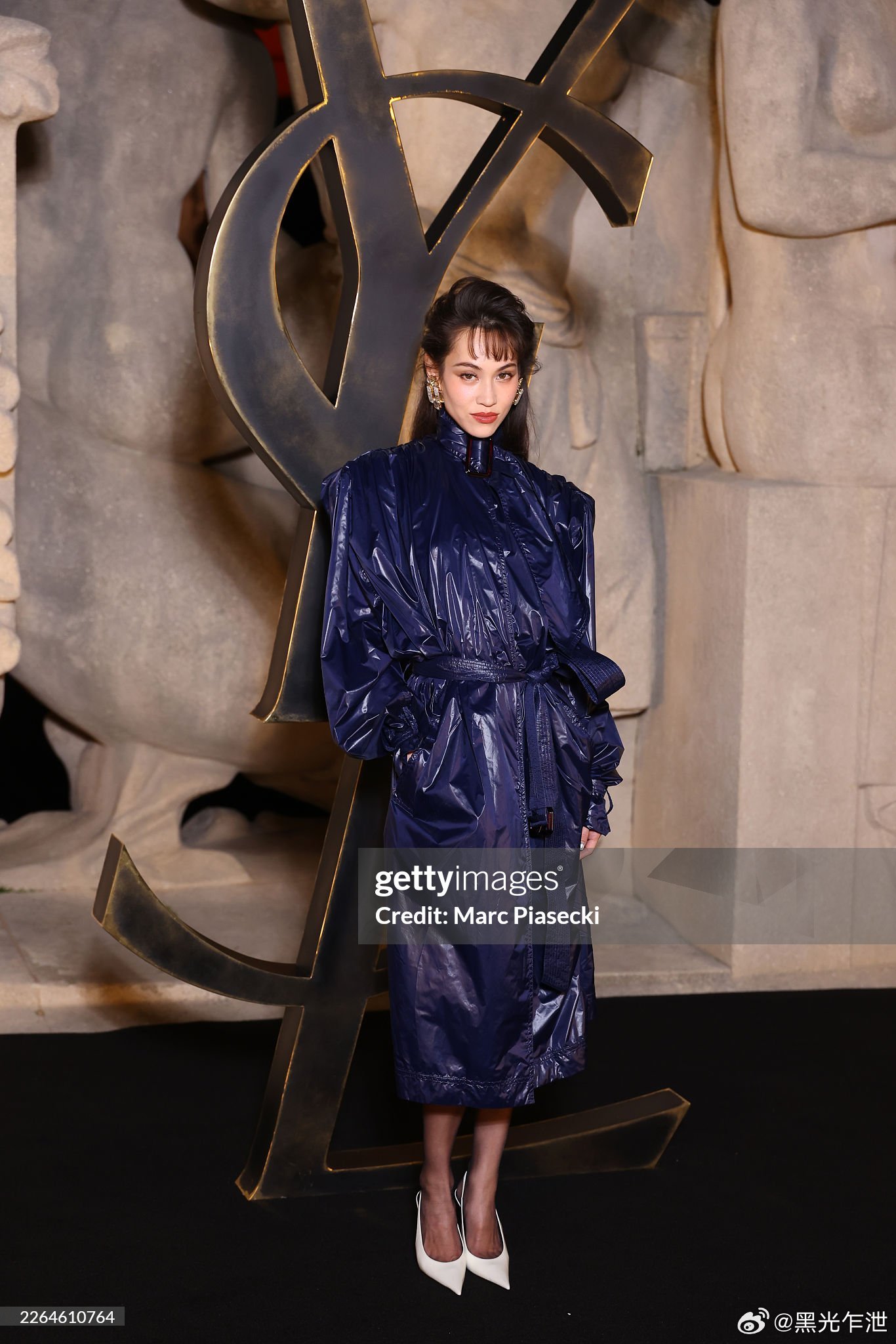 水原希子出席Saint Laurent秀场： 