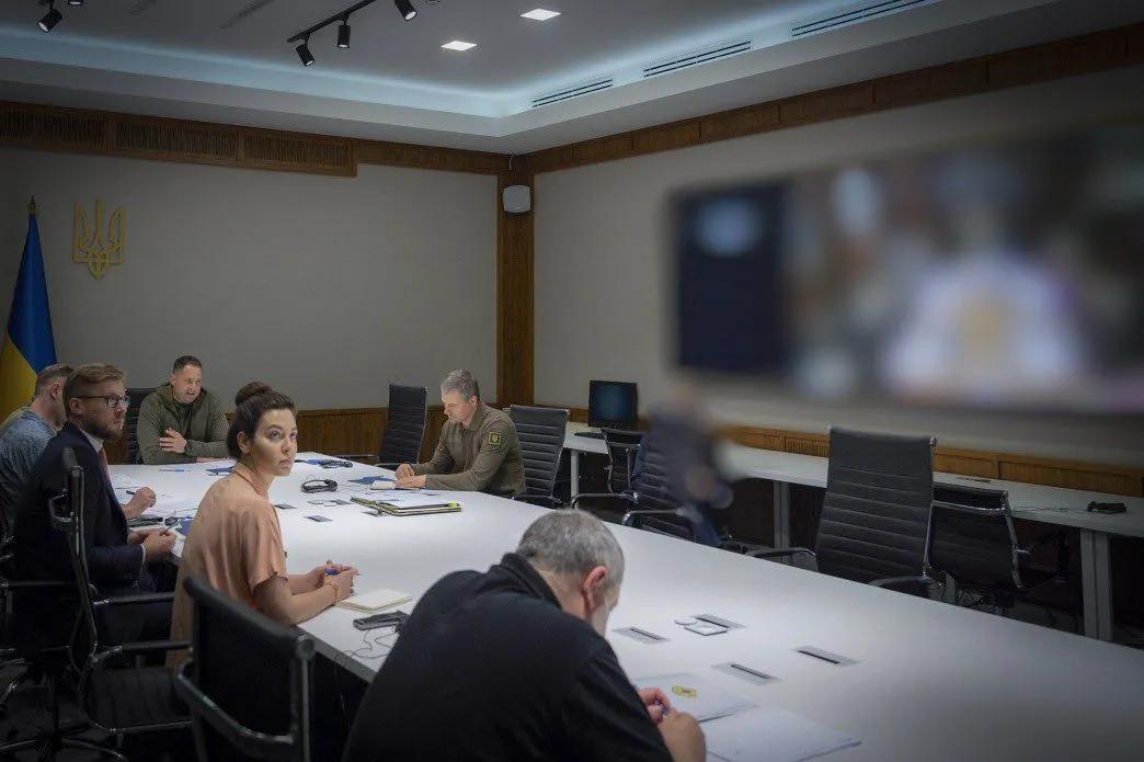 美国向乌克兰提供安全保障的谈判开始表明乌军的反攻存在问题 乌克兰已启动与美国的谈