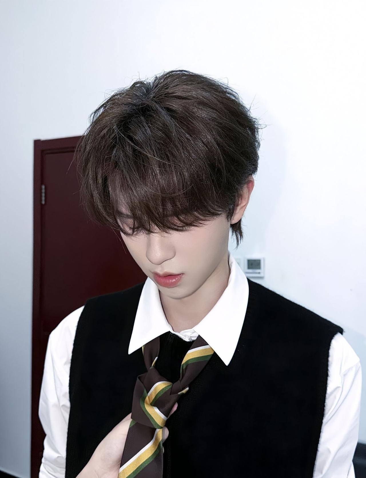 学长，好想跟你一起畅聊一个晚自习 ​​​
