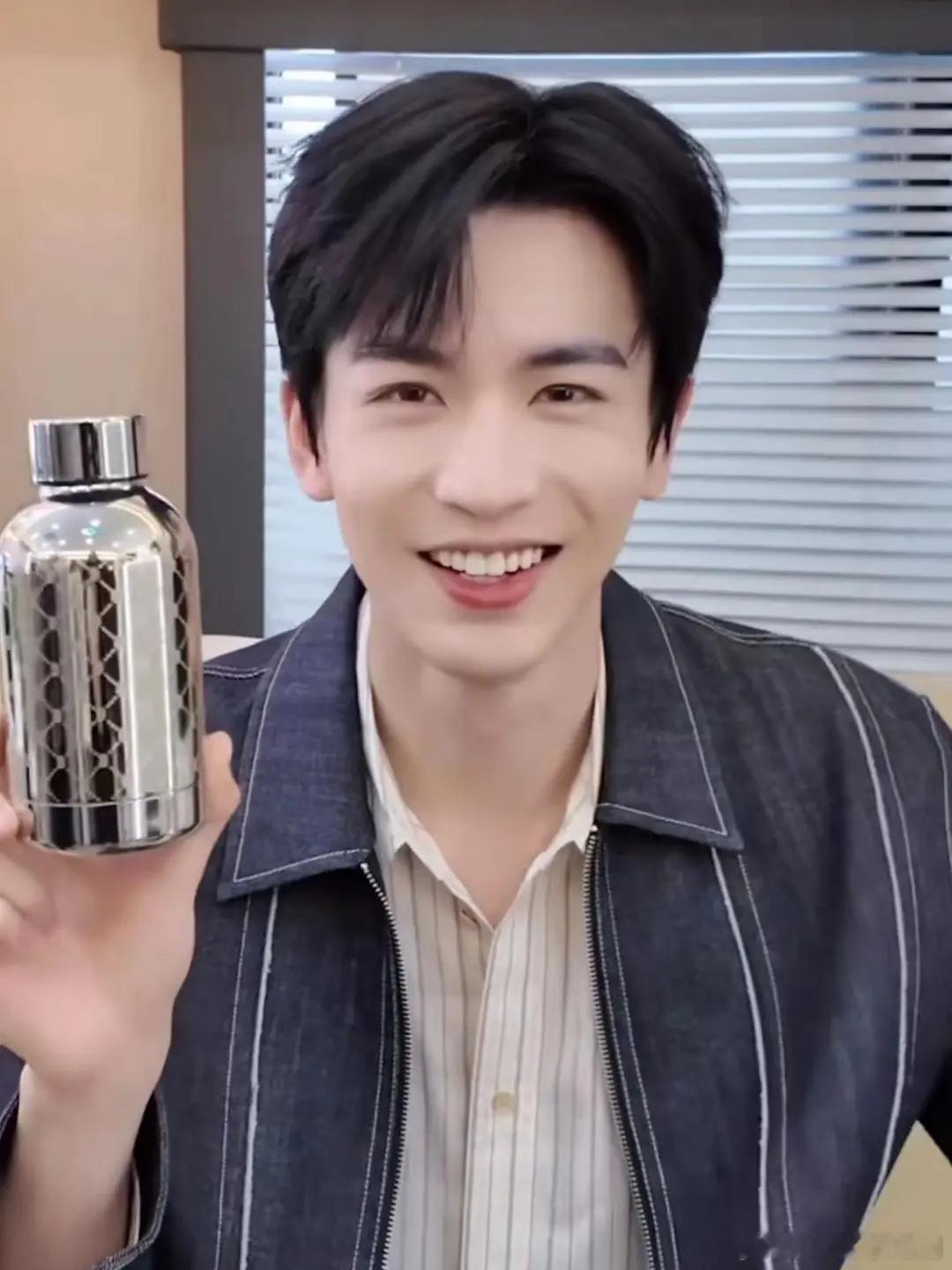 如果张凌赫没有褶子那真是万里挑一的大帅哥了 