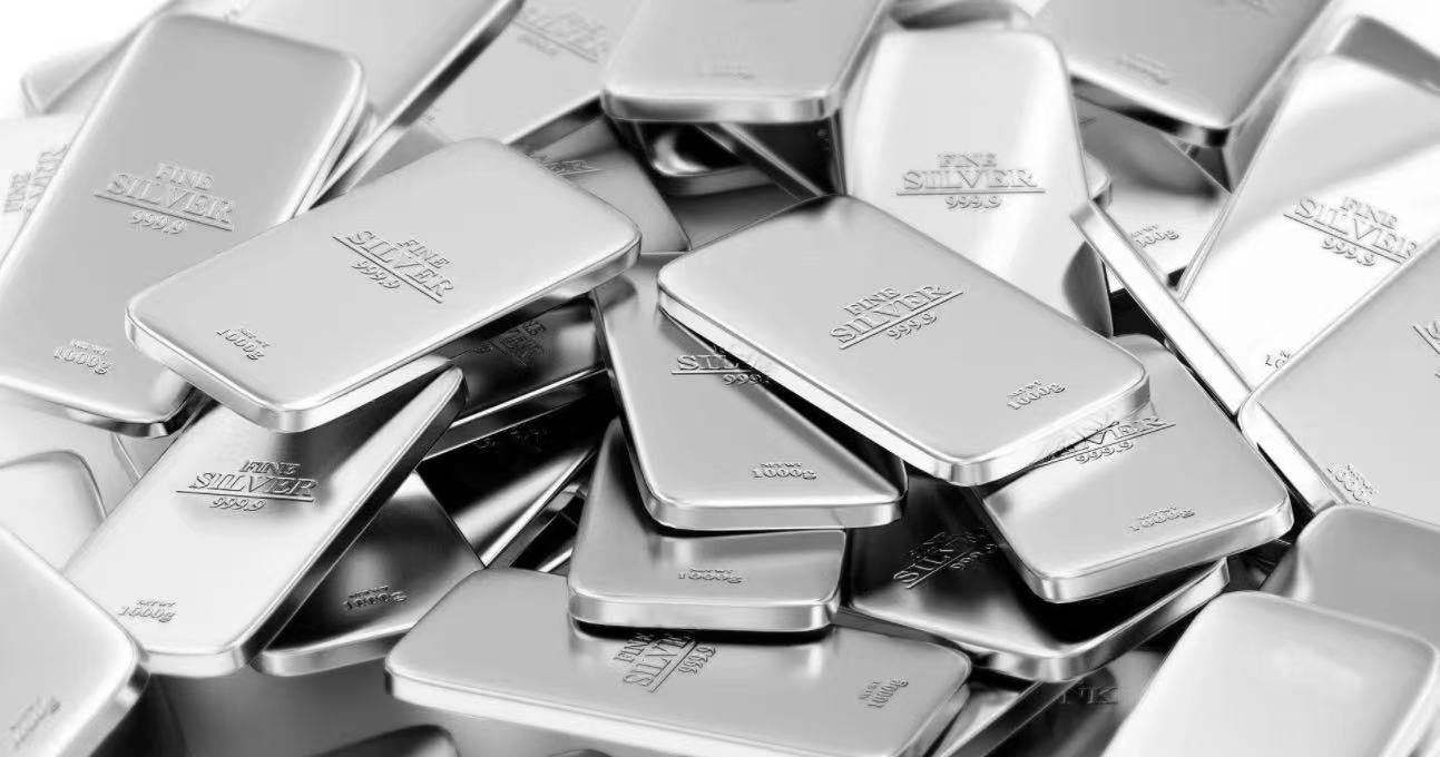 【白银年内已涨近110%】机构称白银补涨弹性或优于黄金 9日晚间，黄金小幅走高，