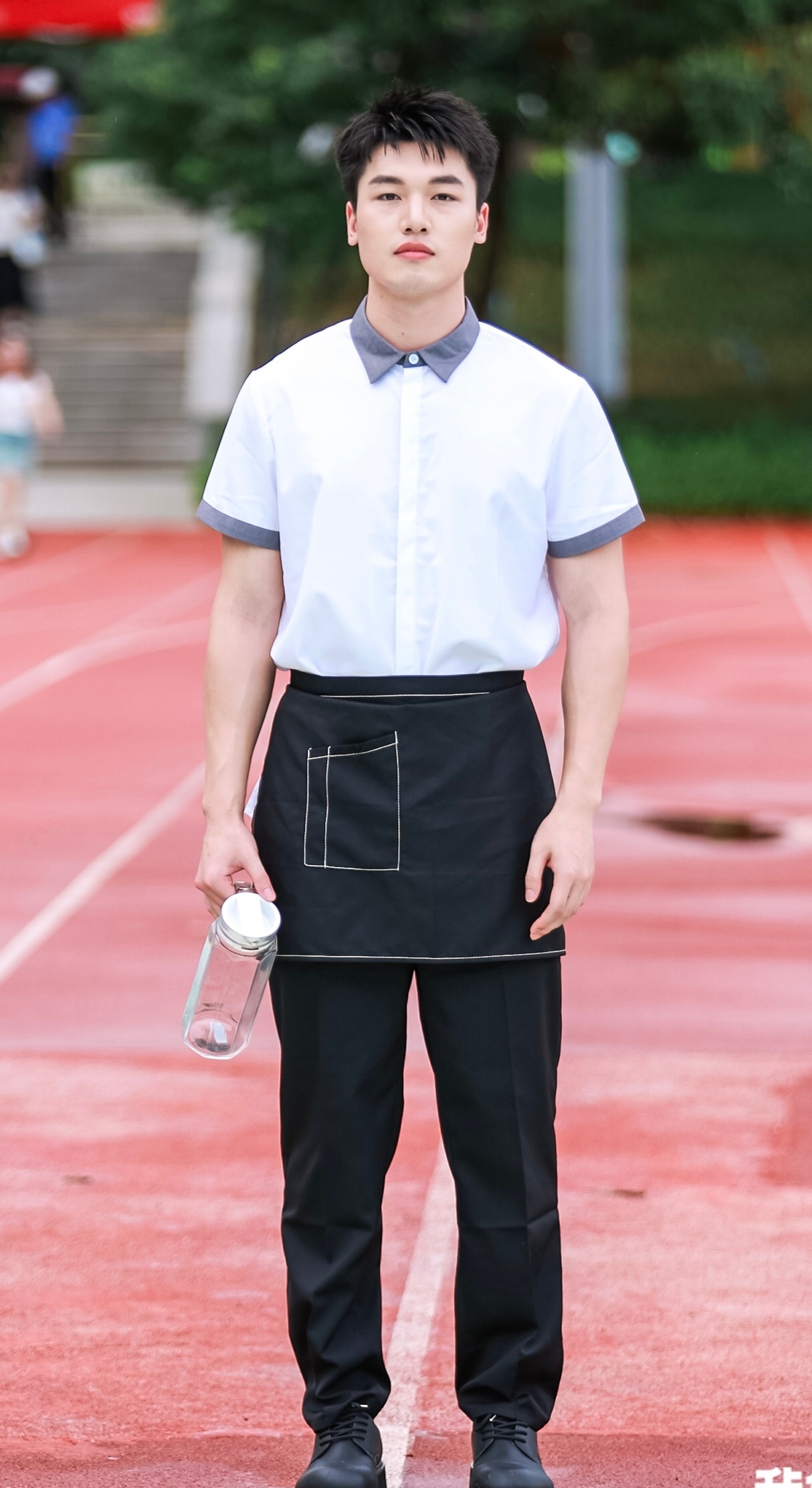 #疯感最重的毕业歌会##00后毕业生的精神状态#  我说疯感最重的毕业歌会找到了