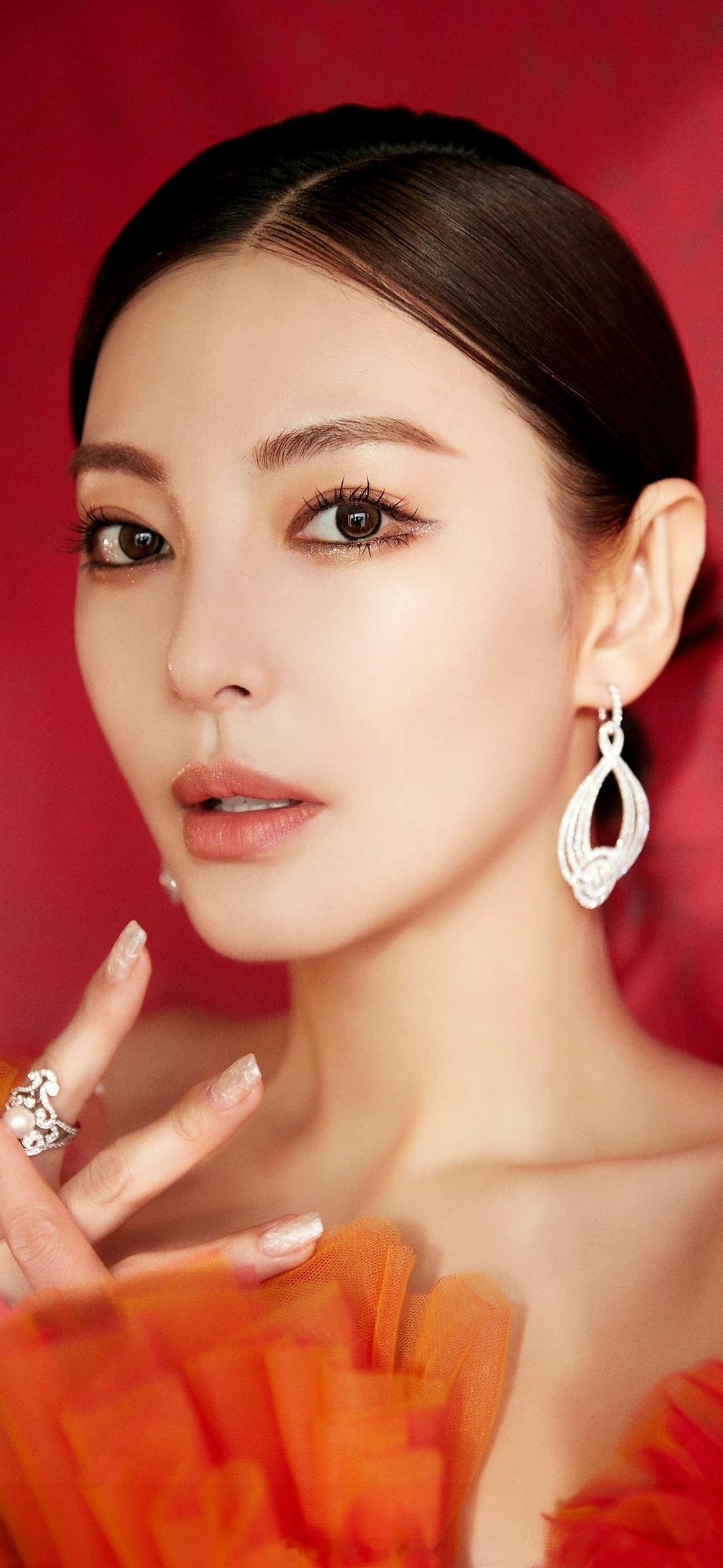 张雨绮红色魅力写真 