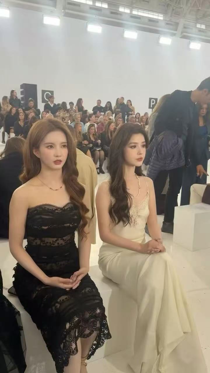 哈尼克孜刘些宁同框生图 ​​​两大美女同框对我眼睛太好了，美丽的脸旁边还是一张美