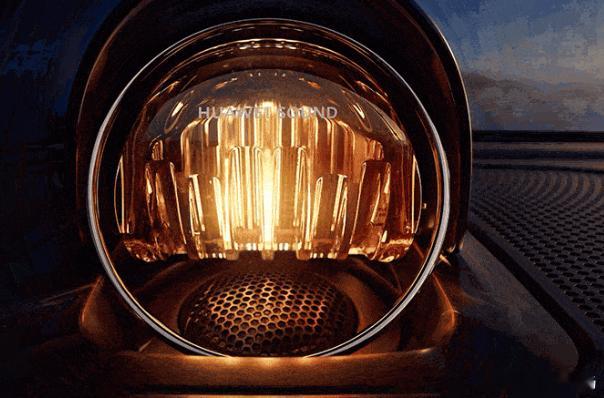 全新鸿蒙座舱将采用全新寰宇岛设计，寰宇岛将采用翻转设计，一面是水晶质感的可发光星