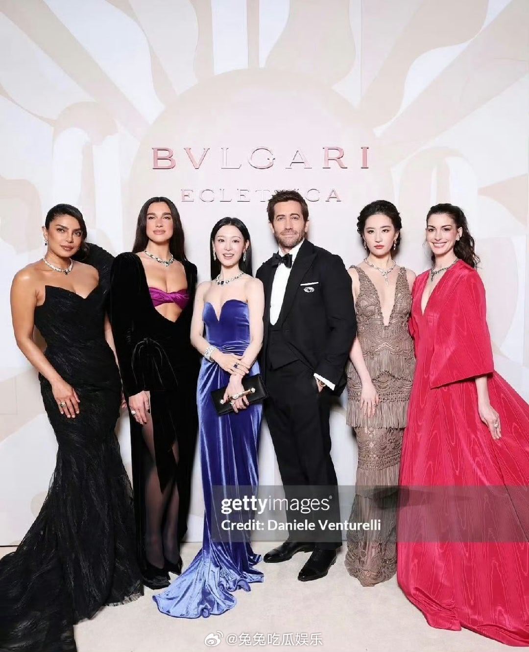 金智媛宝格丽合照C位  金智媛宝格丽活动合照站C位 