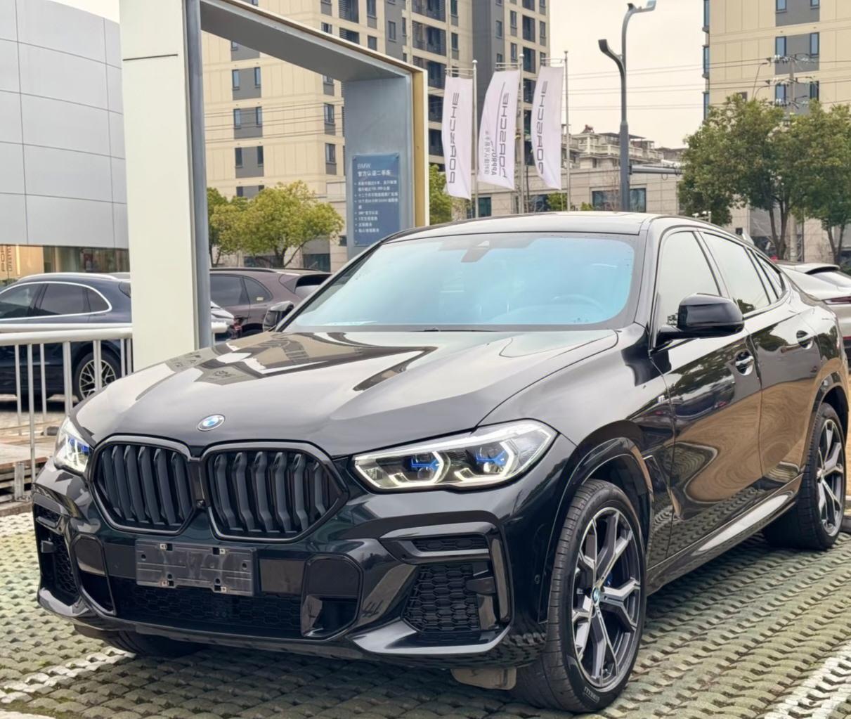 开了不到四年的宝马X6，
今天来到官方二手车看看还能值几个钱[思考]
当评估人员