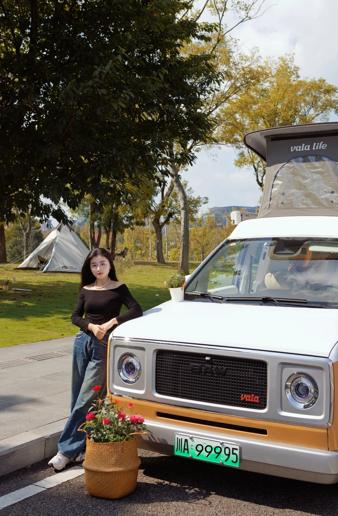 自由更胜一筹，电动“房车”把家开进秋天里