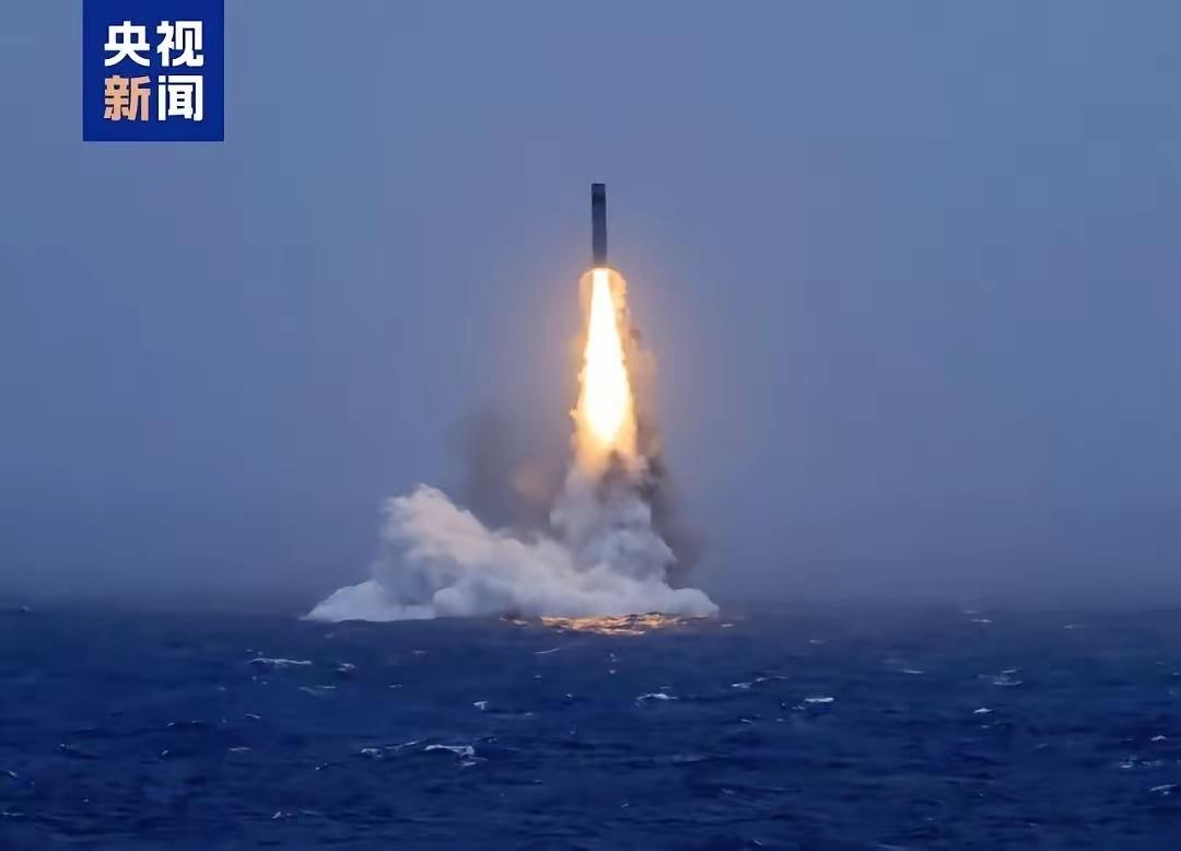 真的好久没有这么解气、这么痛快的时刻了！

近日中国海军一次常规战略导弹试射，直
