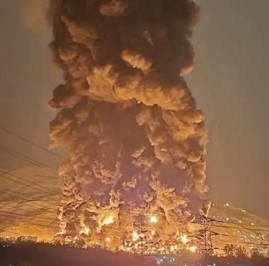 以色列对伊朗的民用设施动手了，伊朗德黑兰最大的炼油厂遭到以色列的轰炸，之后这座炼