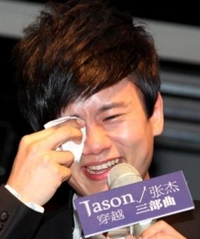 张杰含泪“官宣”退出歌坛！近日闹得沸沸扬扬的，你会信吗？想多了吧，反正我不信。