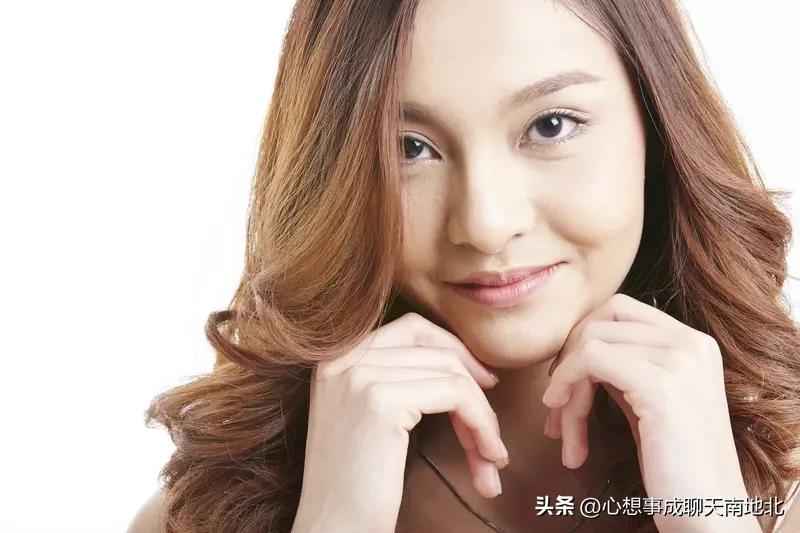 在婚姻里，女人的做法对家庭影响很大。聪明女人懂得抬举老公，就像我认识的一位女士，