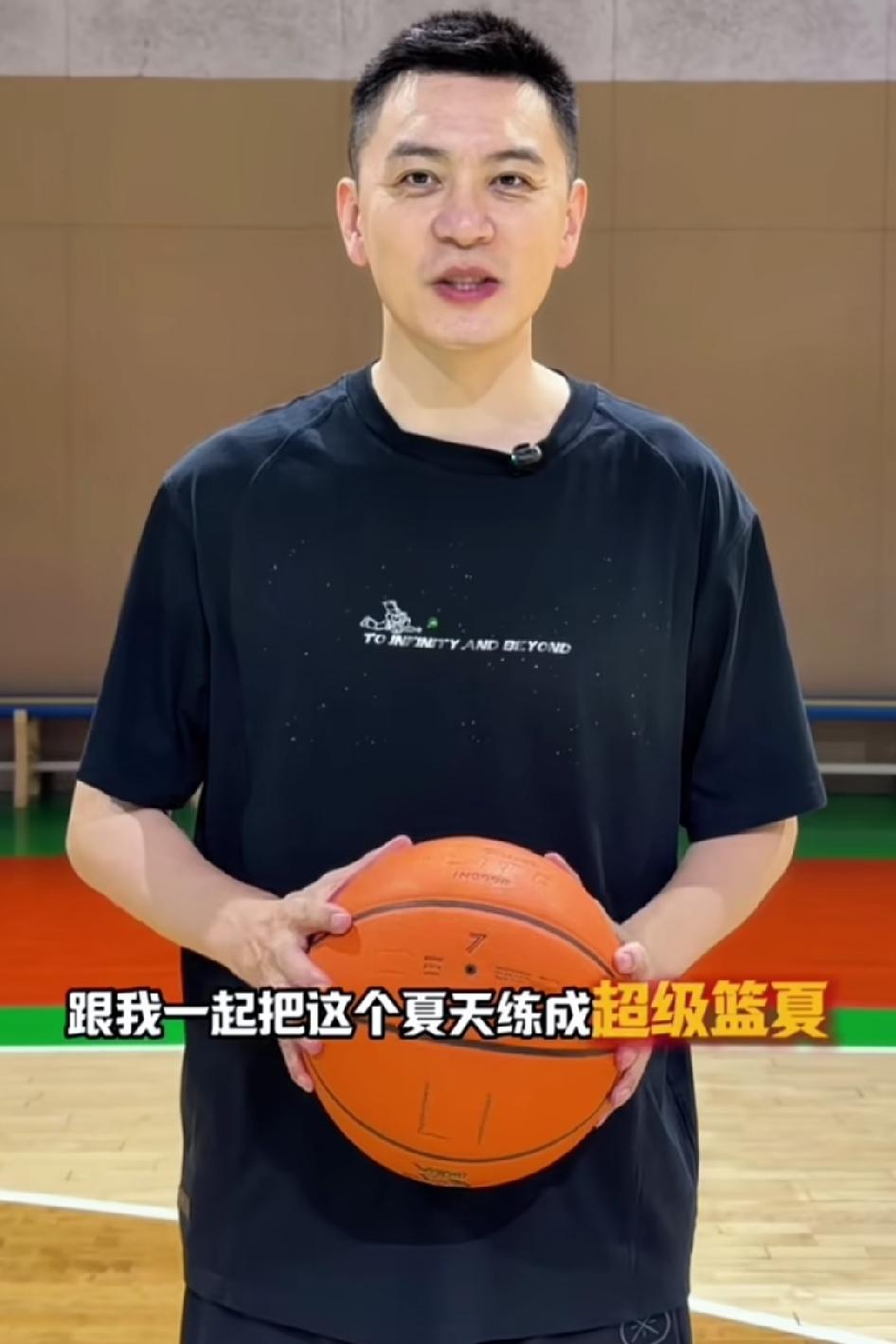 首先得确认杨鸣是一个合格的主教练！
但从执教能力上我认为还有待提高！
为什么这么