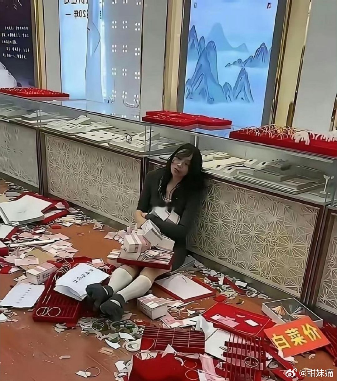 砸了这么多这得赔多少啊 