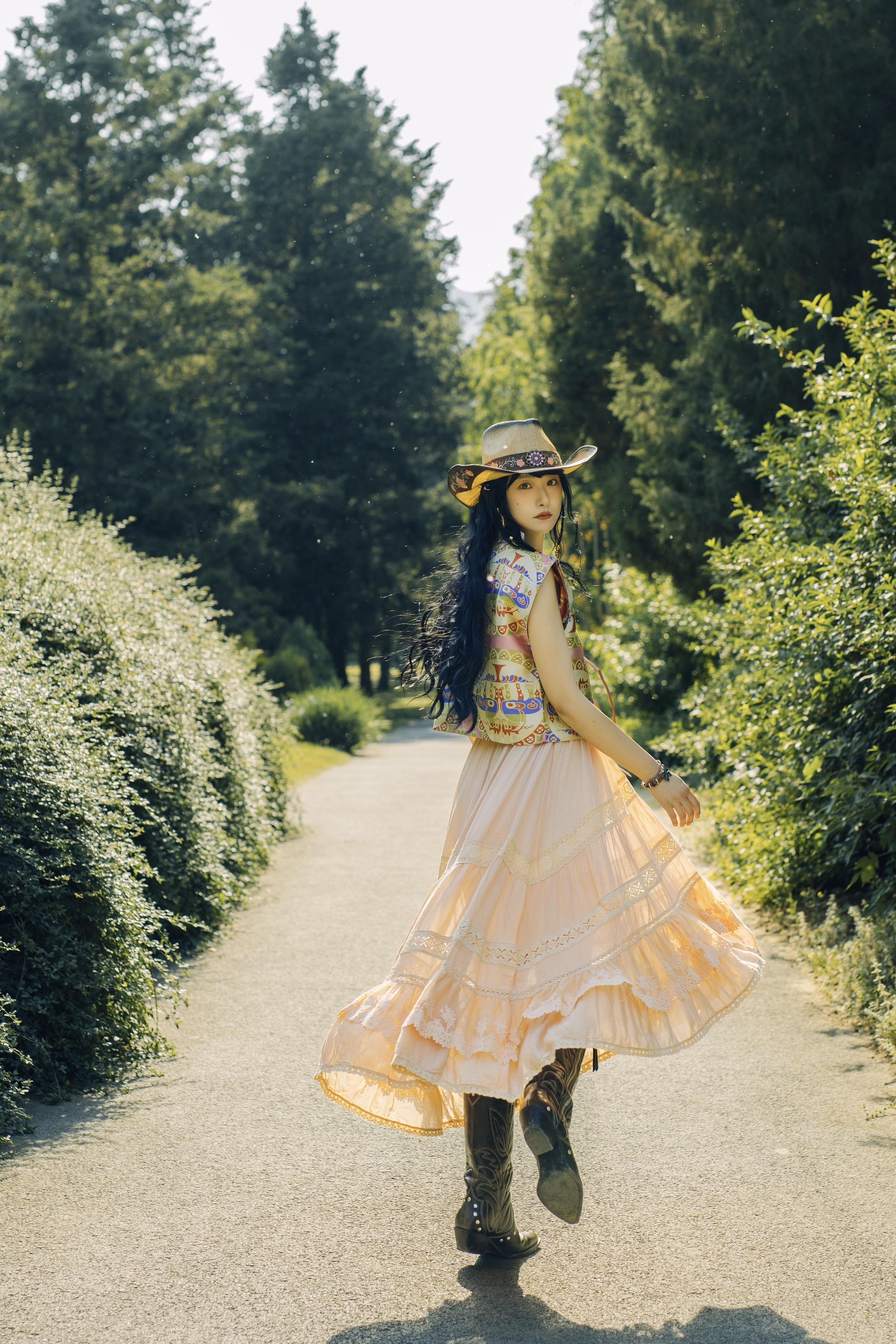 汉服日常混搭｜唐制汉服✖️波西米亚风。✨汉服日常化混搭，我的理念是在不...