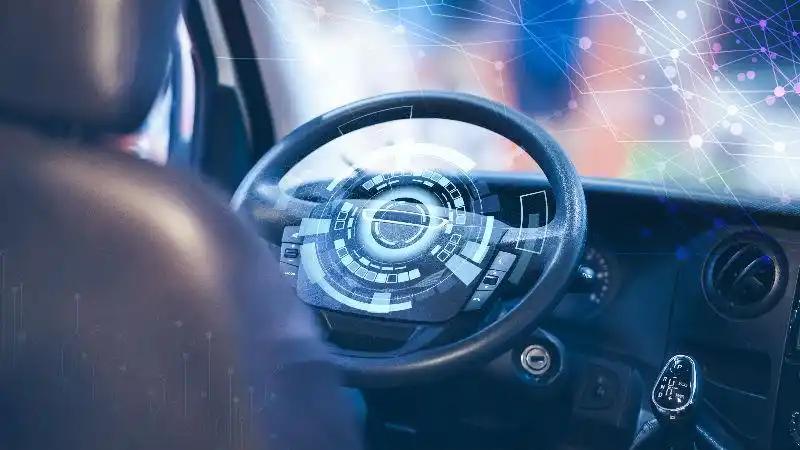 绝了！
道交法修法提上日程，12月13日官宣。
以后无人驾驶撞了车，到底算人的还