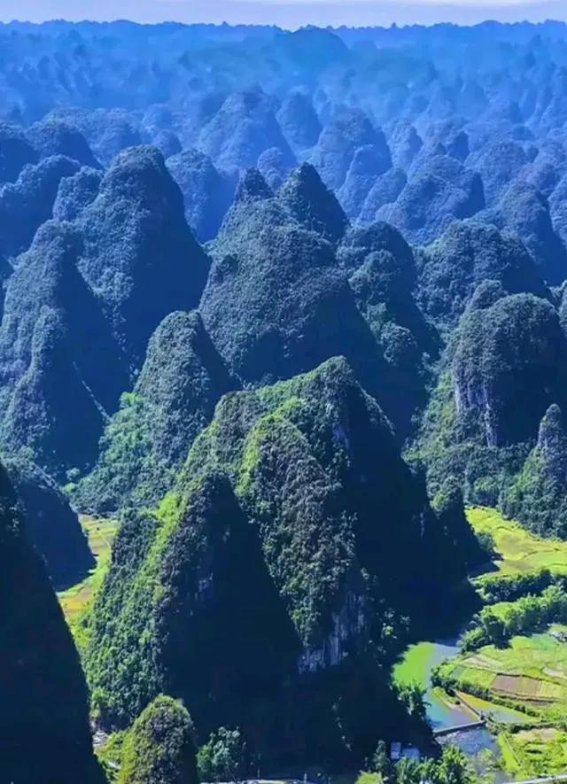 上联：十万大山惟广西；
下联：？？？