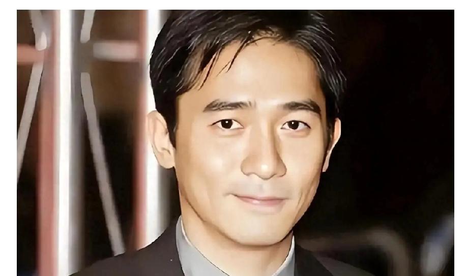 梁朝伟否认定居日本，真相竟然是……
梁朝伟出席第36届新加坡国际电影节时，首次公