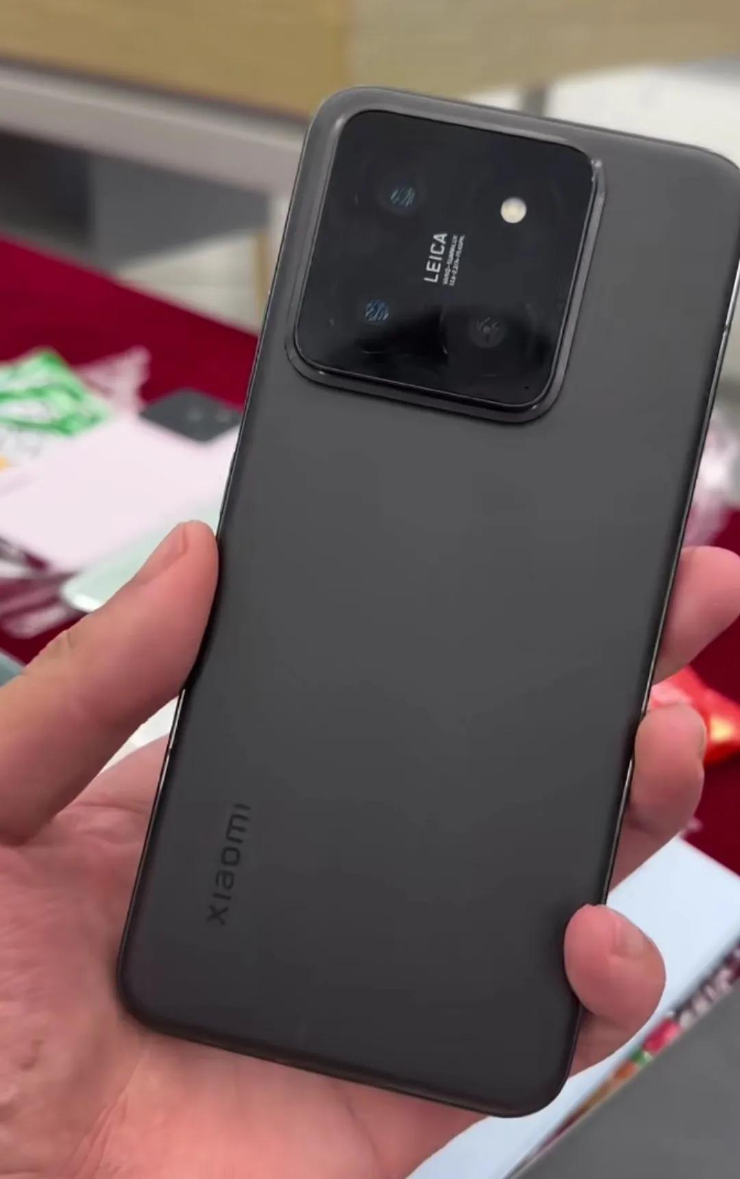 现在肯信了吧！
Xiaomi 14低调的不成样
当激活量遇到评价数量，这下彻底纸