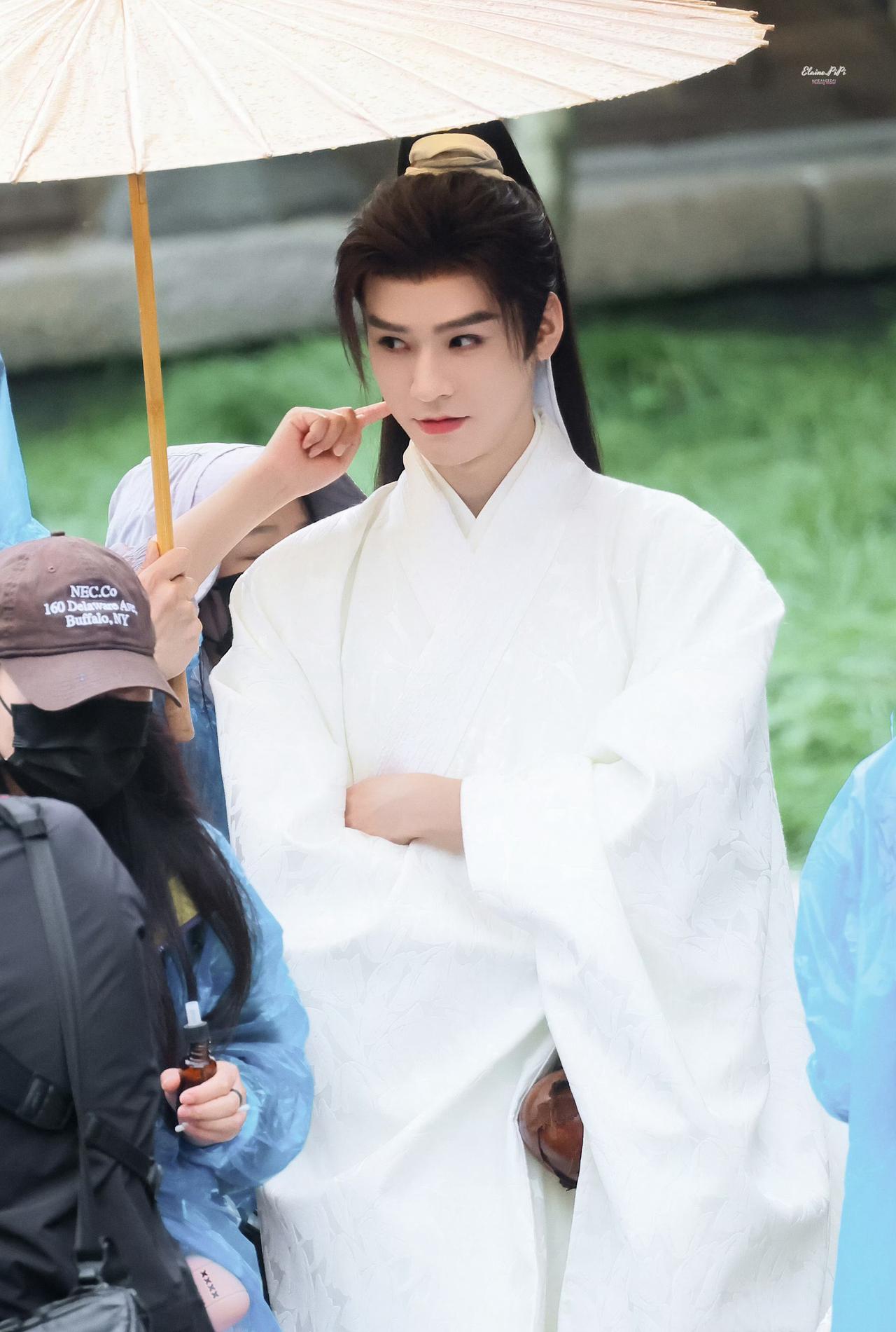 龚俊白衣小凤这是谁家仙子，怎么会这么好看，我狂舔！[舔屏][舔屏][舔屏]

龚