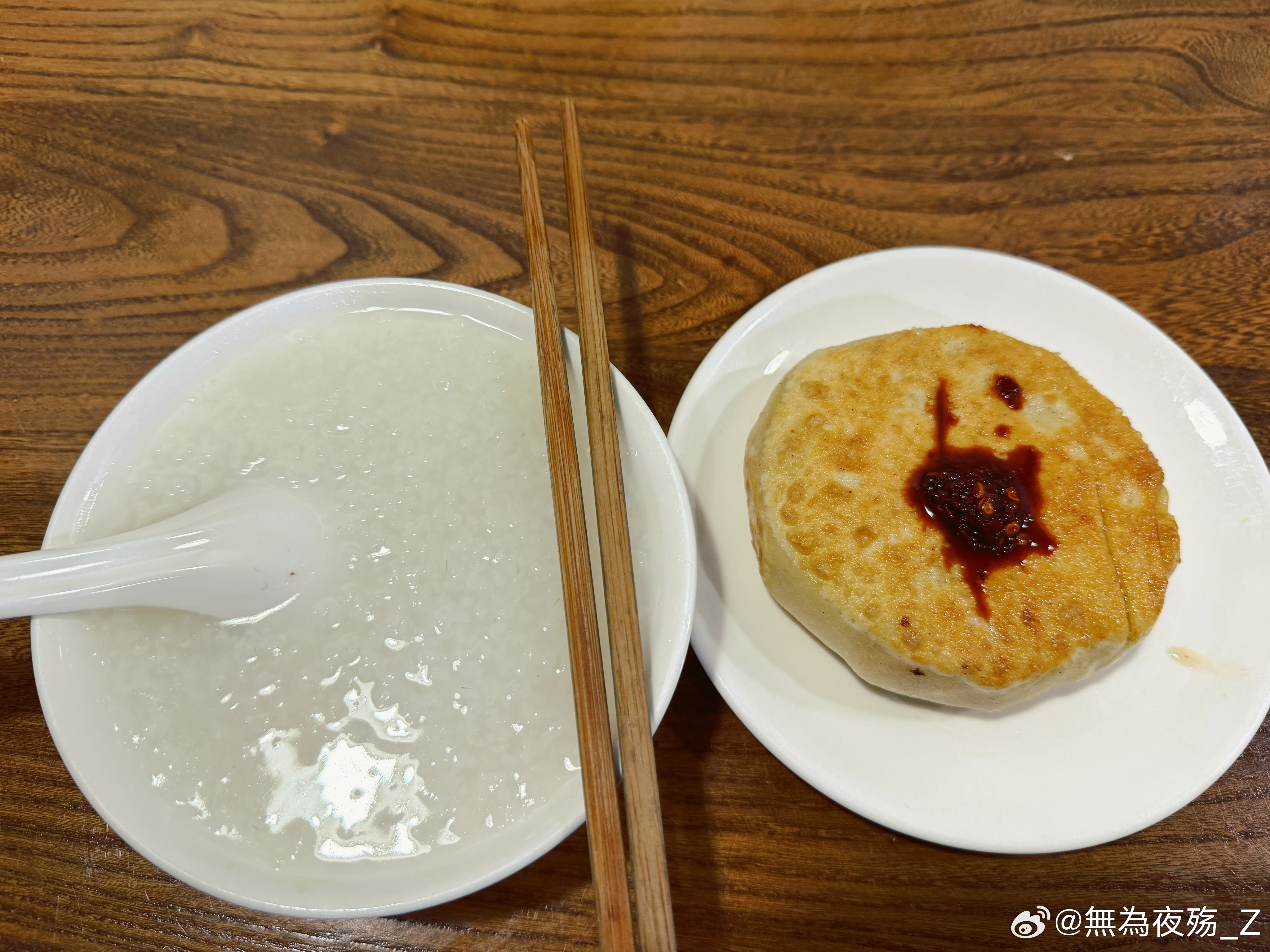 周五，天色沉如旧画，阴云低垂，不见一丝雨意，却闷得人透不过气来，仿佛空气也发了酵