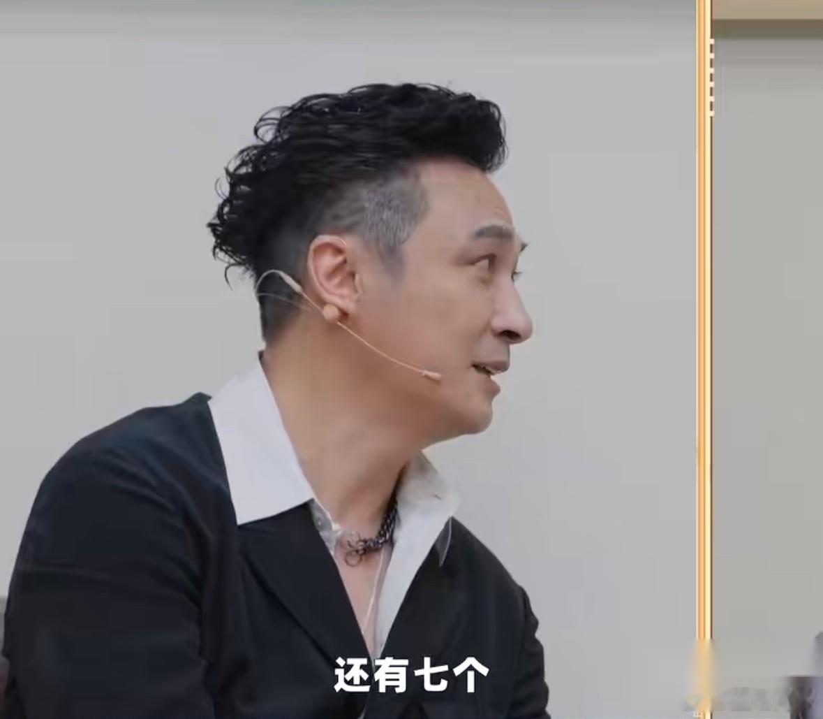 吴镇宇的数学看来也是数学老师教的。 导演问“郝蕾老师在你们心中，最有反差感的地方