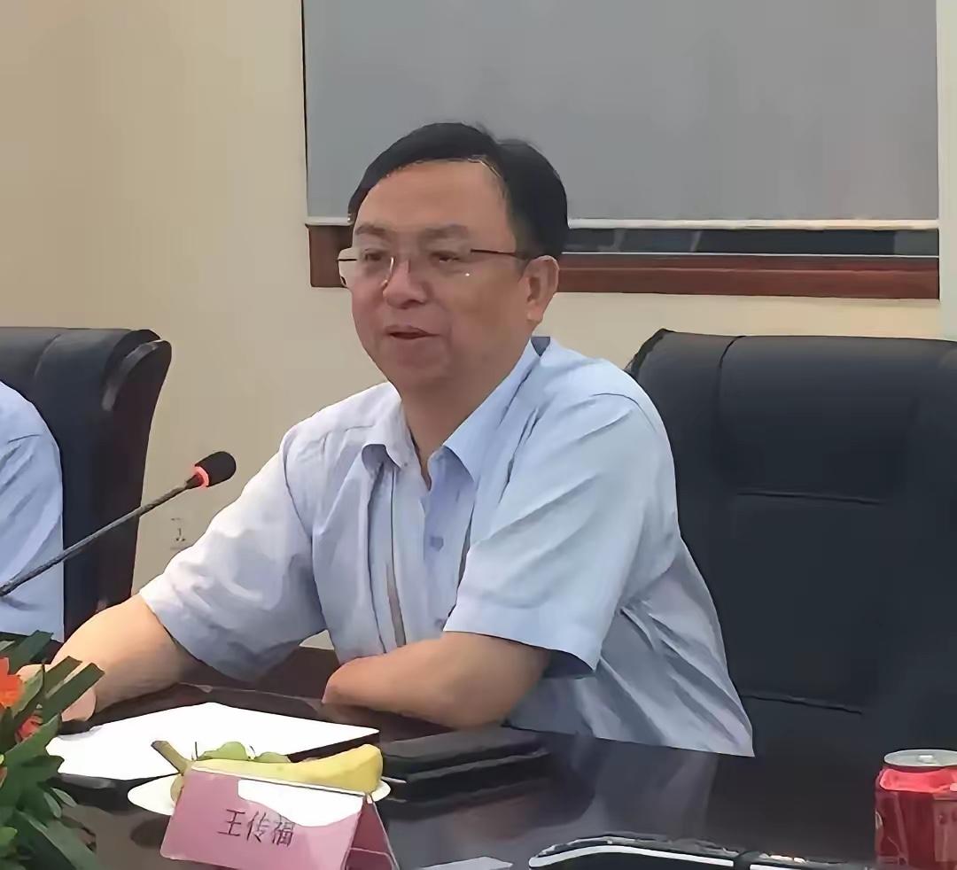 王总开会，气场好强大