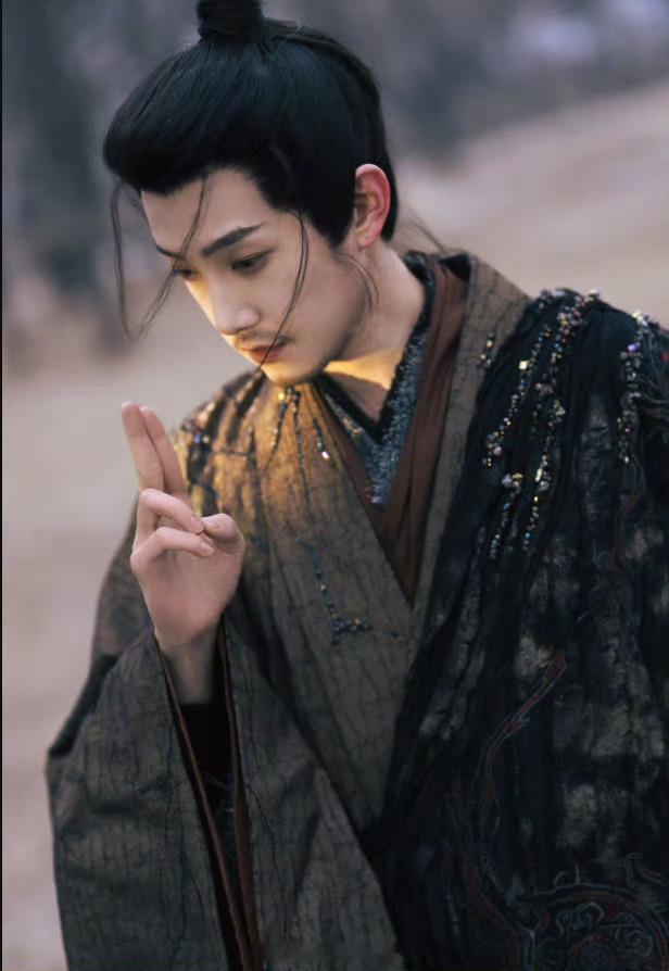 范世錡从5个月前埋梗角色原来演员的用心，早早就埋进了时光里✨为《月鳞绮纪》邪灵觋