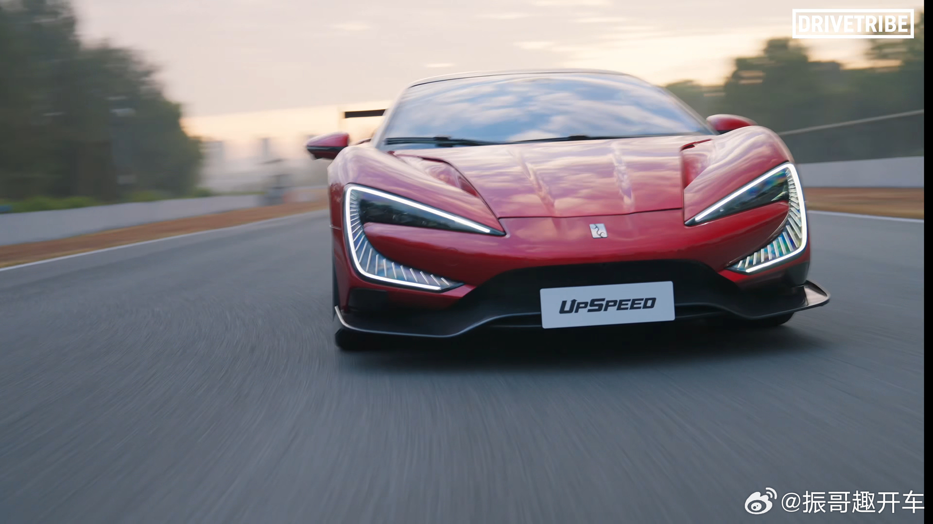 最近，传奇车评人-理查德·哈蒙德试驾了仰望U9X，这位见惯了顶级超跑的大咖直言，