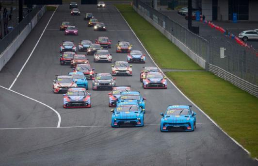 中国首款自研量产tcr赛车亮相 领克03首款TCR赛车的意义重大，既实现了中国品