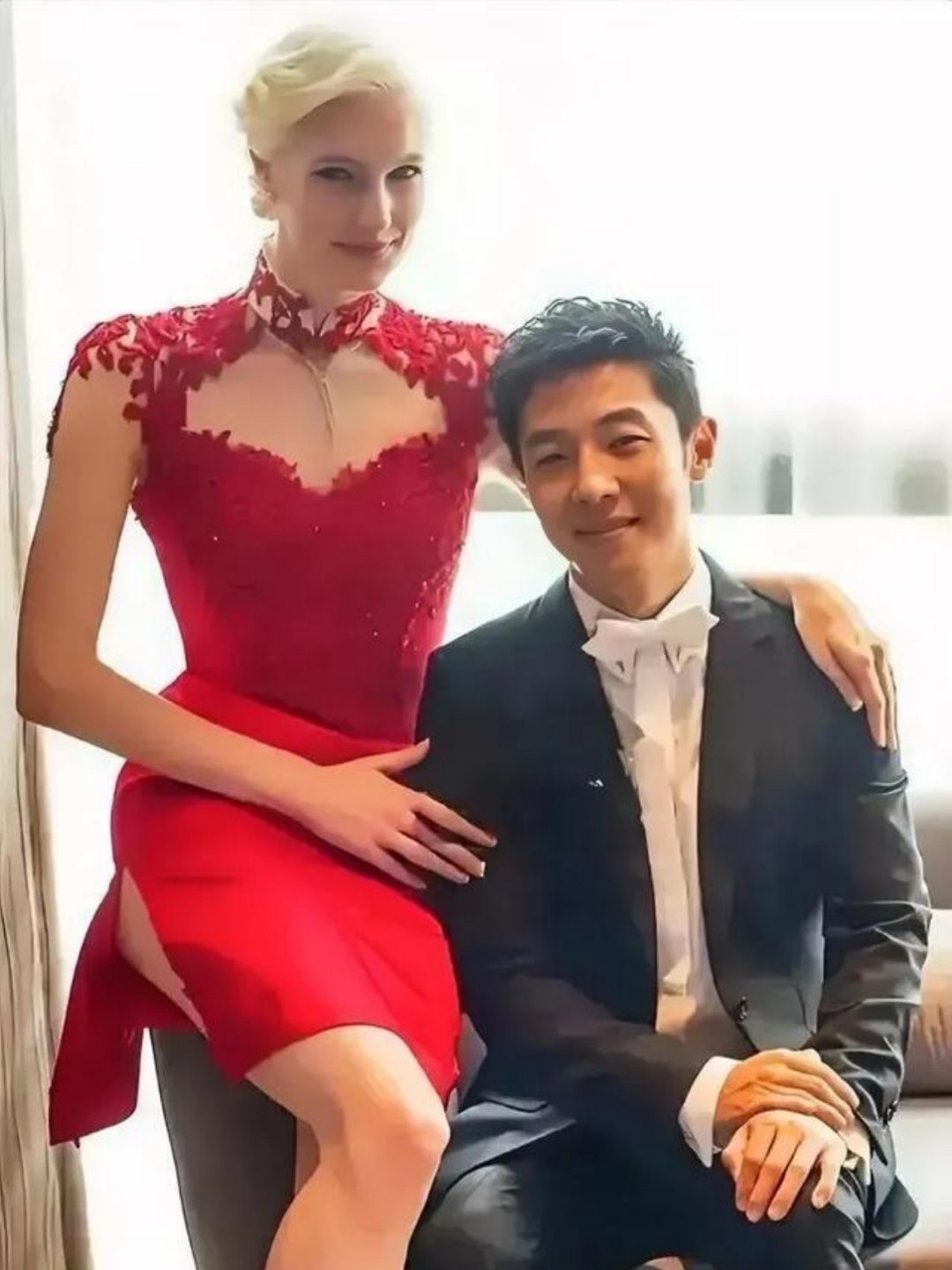 撒贝宁 章子怡 “国际章”章子怡因参加撒贝宁主持节目，因此二人陷入恋情。当时的章