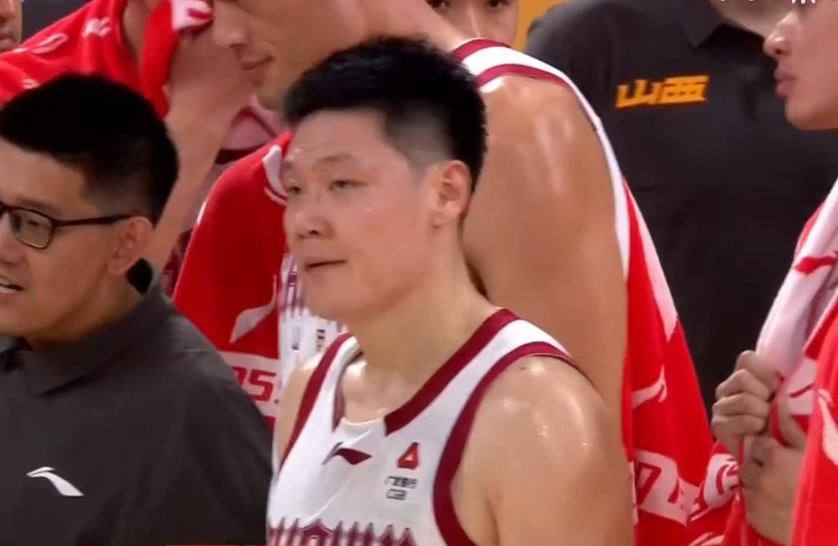山西男篮想以下克上主场击败上海，特别需要这三人爆发：
第一就是科尔纳利，这个大外