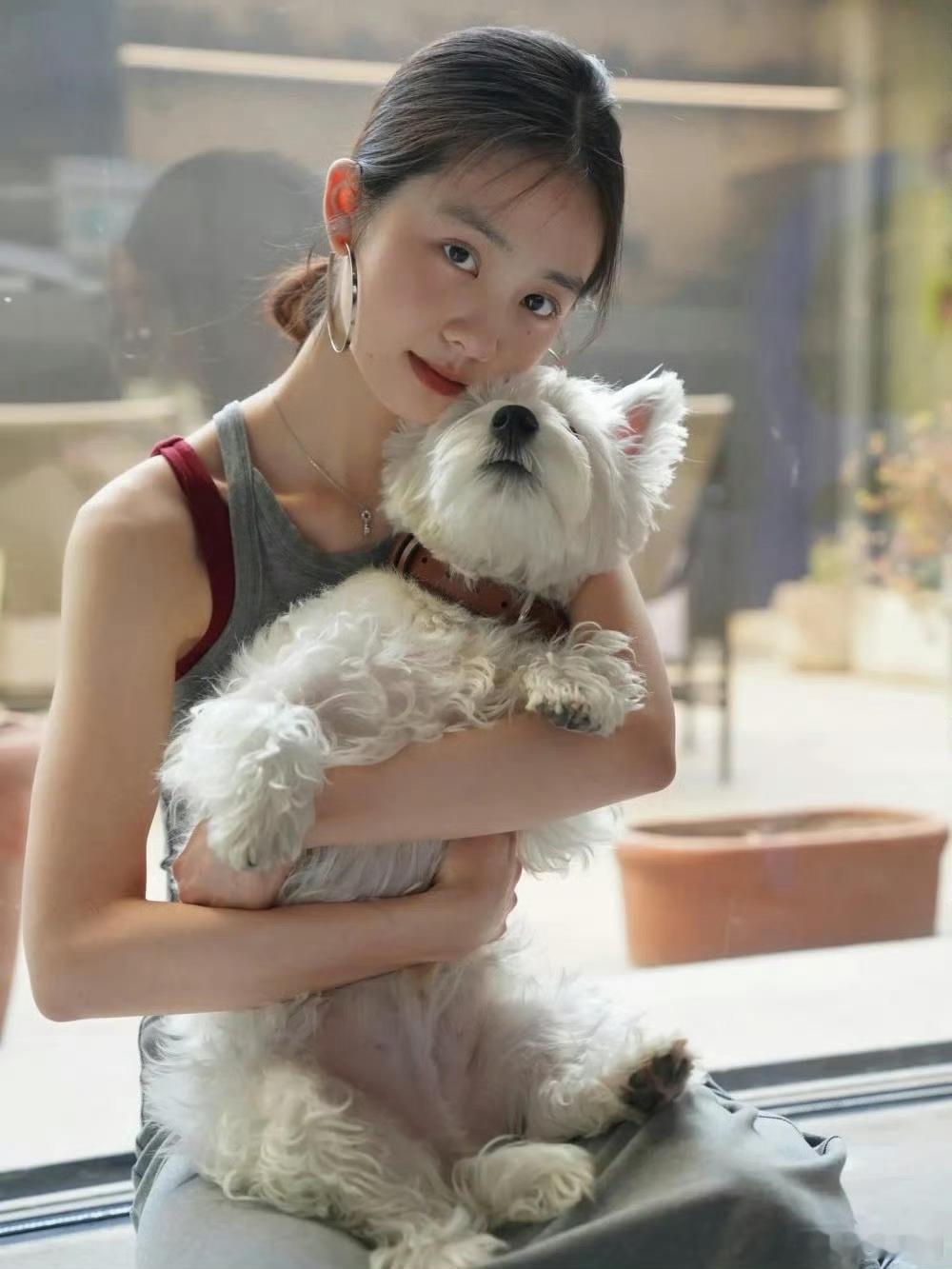 太美了黄多多20岁了 黄多多完美继承了父母的优点黄多多自拍