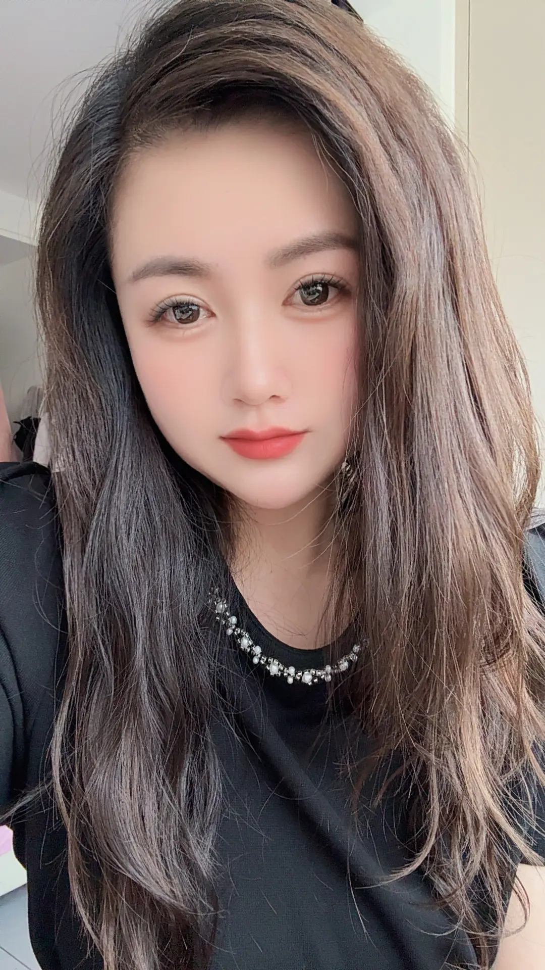 人只要不贪心，生命中所遇之人，所遇之事，都是馈赠。顺境予你温暖，逆境予你成长。