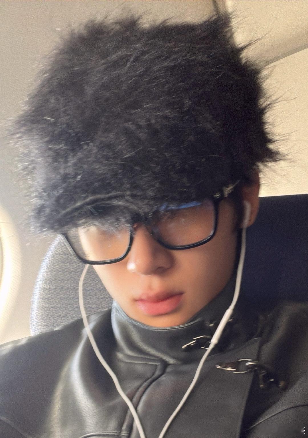 𝐒𝐇𝐔𝐍🤍张峻豪🖤 