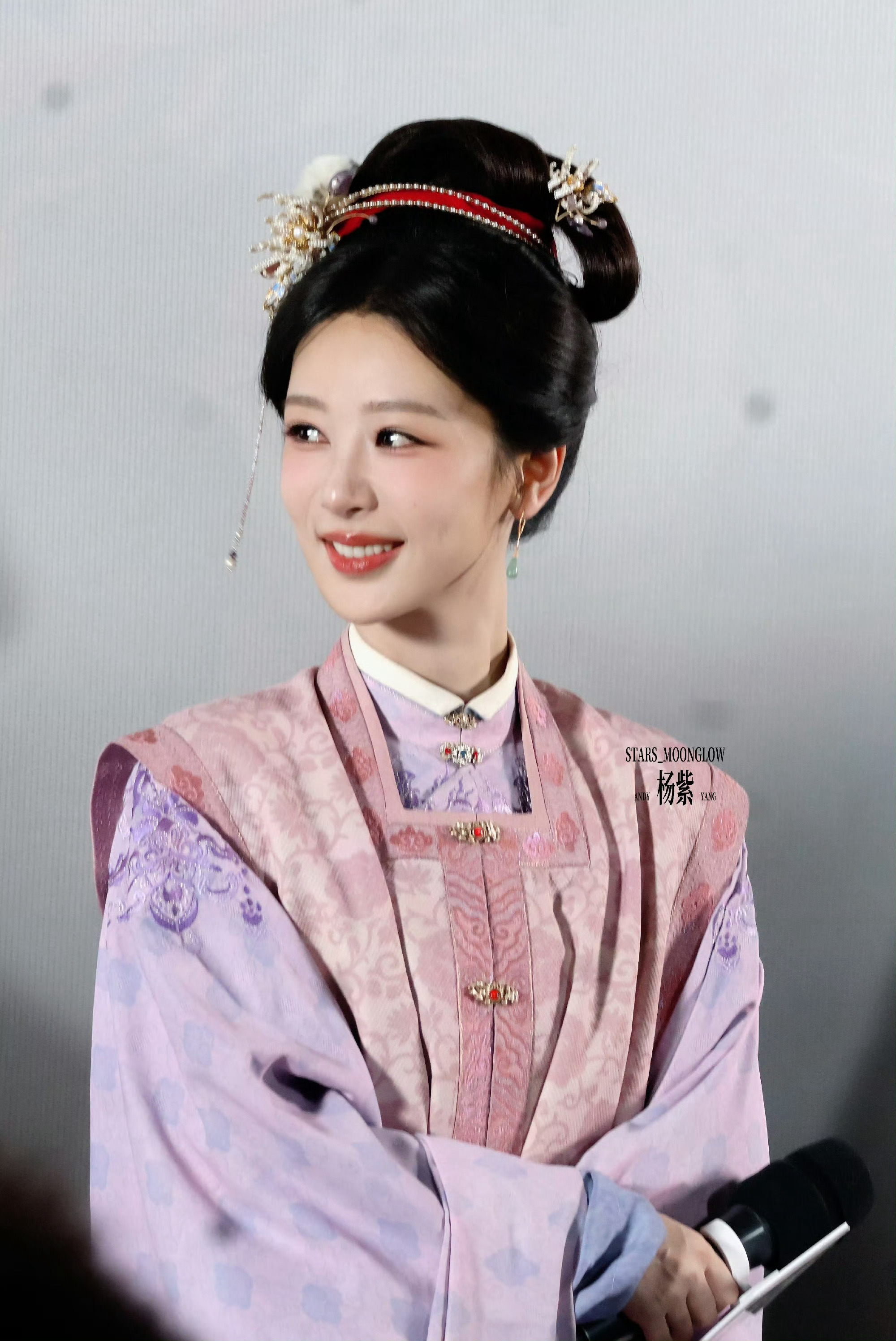 杨紫 yz杨紫白菊yz杨紫生命树yz杨紫“下一次见面，一定不是屏幕上，是现场，是