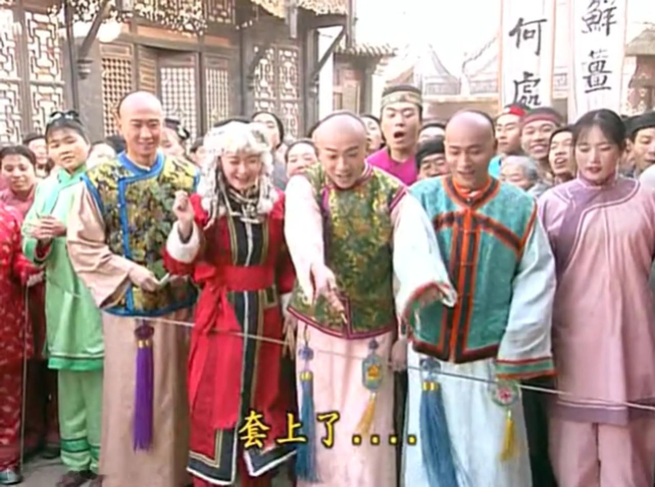 小时候看到这一幕不会总结，现在懂了：1、赛娅是套圈小能手 2、尔康在这件事上的处