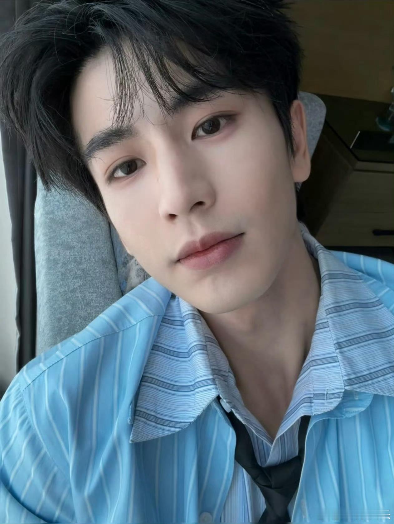 张凌赫 我担是我的补习老师心理委员我不得劲…… 