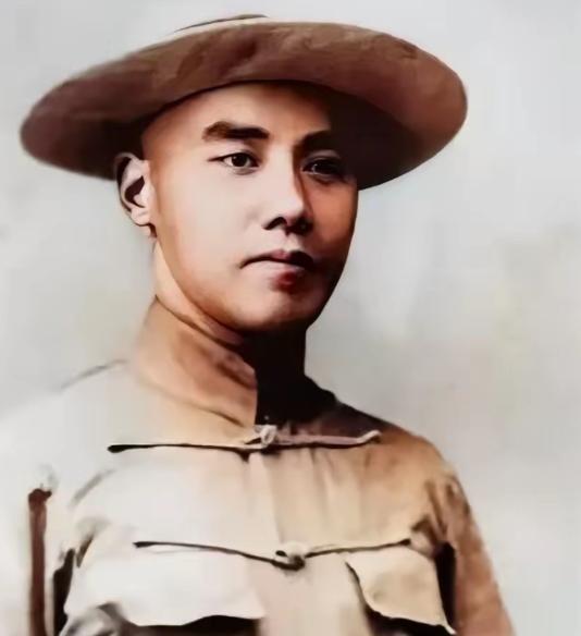 1920年，卢小嘉调戏露兰春，黄金荣当场赏了他两记响亮的耳光，第二天，卢小嘉拿枪